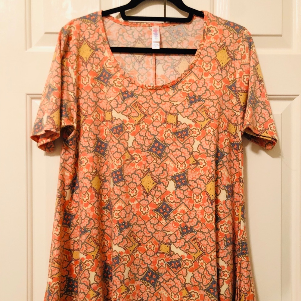 LuLaRoe Perfect T in Medium NWOT